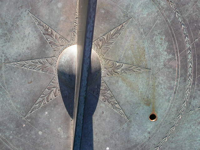 Click for larger version of ANTIQUE PATINATED BRONZE SUNDIAL Image 3